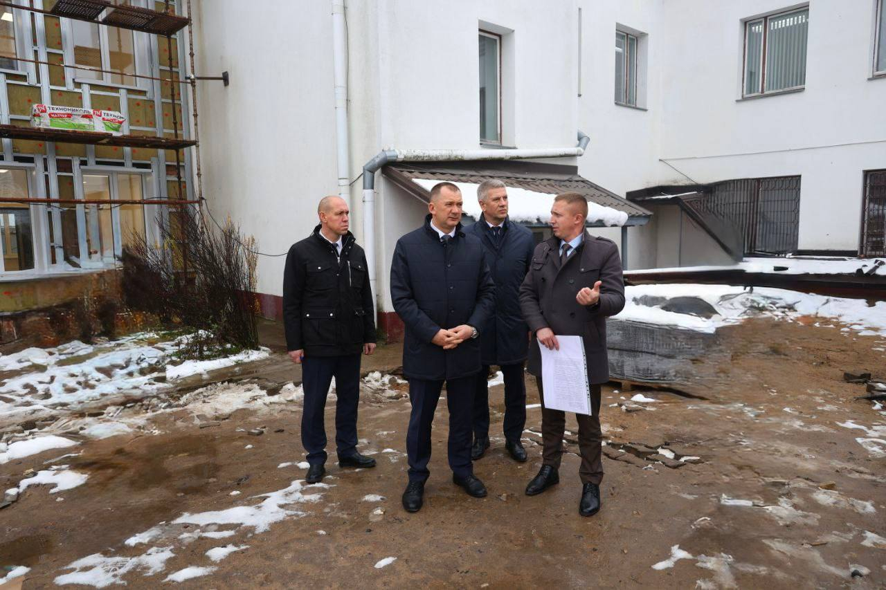 Иван Кубраков оценил ход капитального ремонта Шкловского РОВД