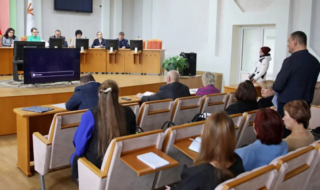 Очередное заседание комиссии по делам несовершеннолетних прошло в Бобруйском райисполкоме class=