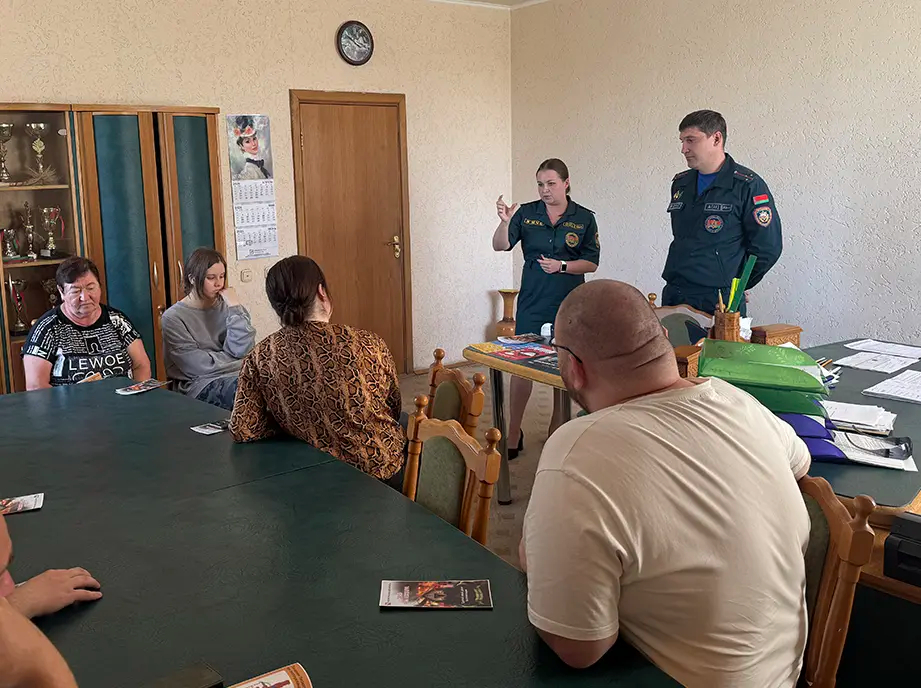 С жителями агрогородка Ковали говорили о безопасной жизнедеятельности