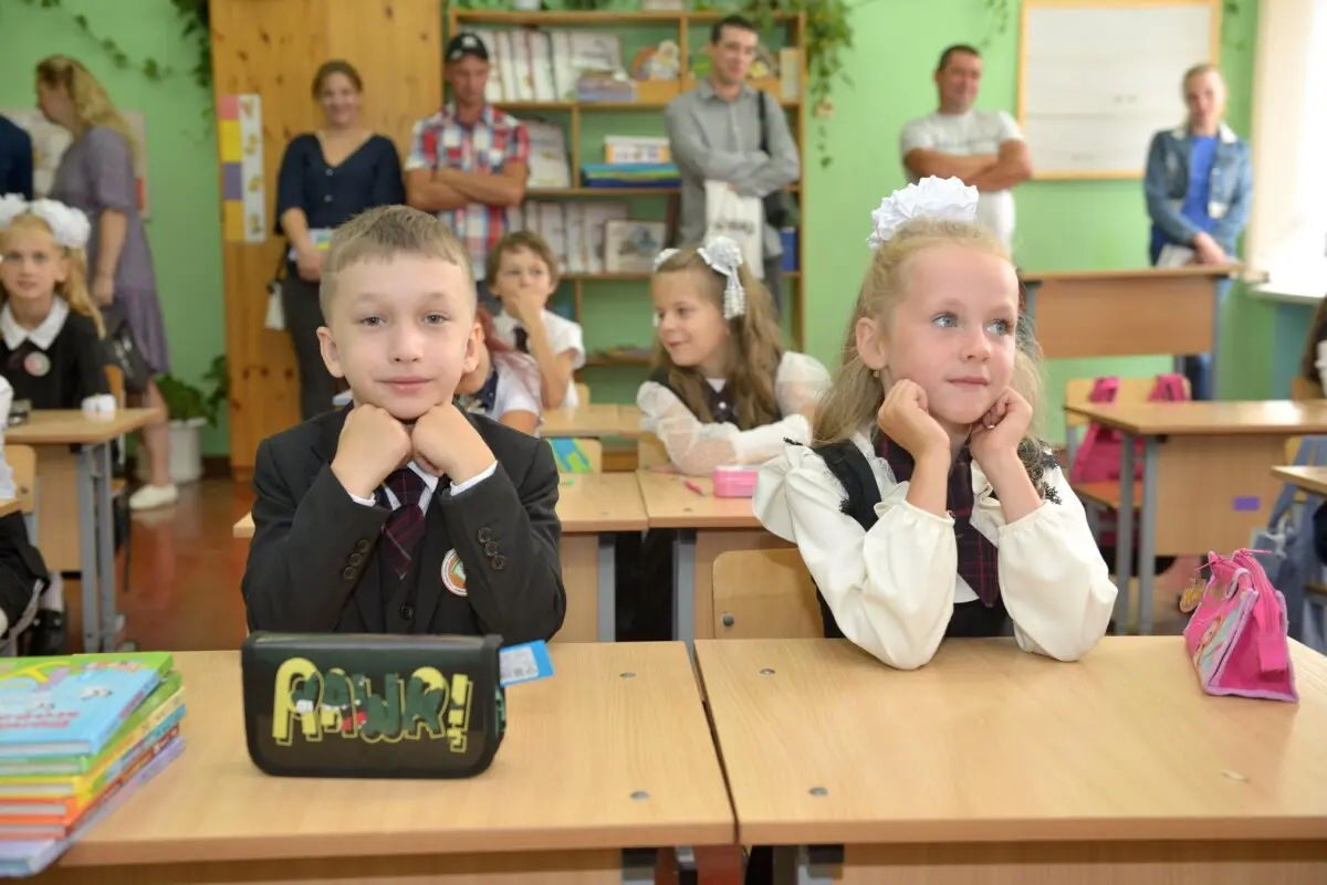 Школы и гимназии Беларуси начинают прием детей в первые классы class=