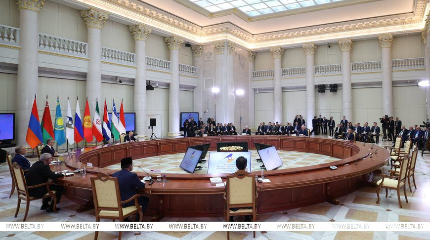 Саммиты в Питере, назначения и доклады силовиков, новогодний бал. Итоги недели Президента