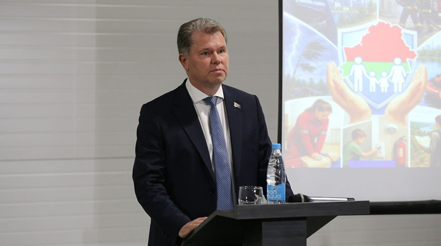 Студнев: безопасность - это не только защита госграниц, но и способность человека противостоять угрозам class=